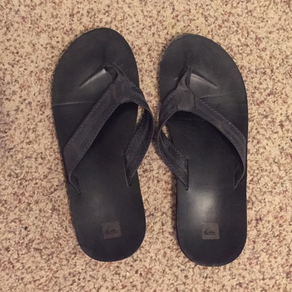 mens black quiksilver flip flops